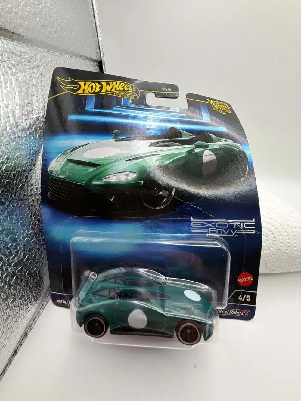 Hot Wheels Premium Car Culture Exotic Envy 4/5 Aston Martin V12 Speedster